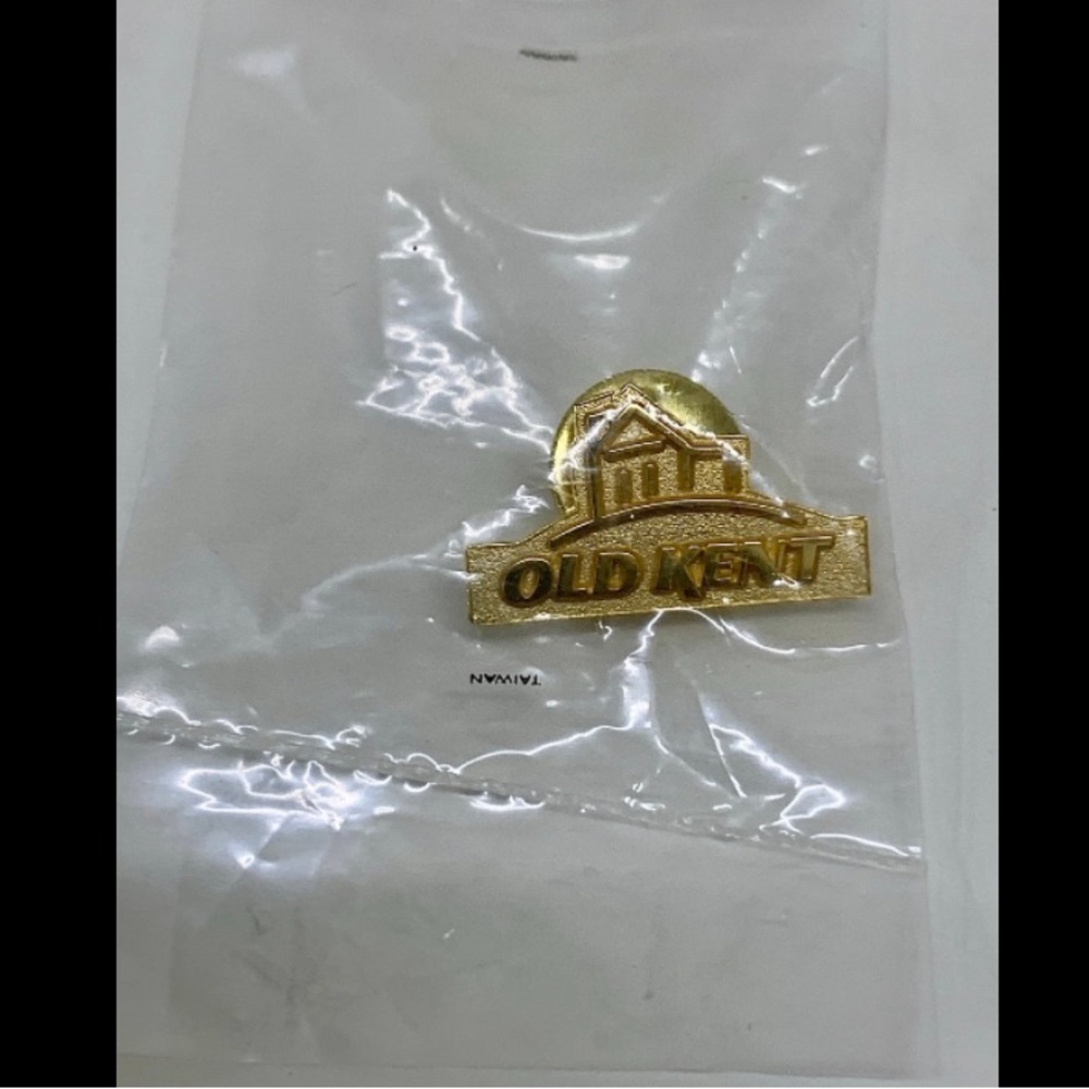1990s Vtg Gold Metal Old Kent Bank Mortgage Lapel Pin Grand Rapids Michigan